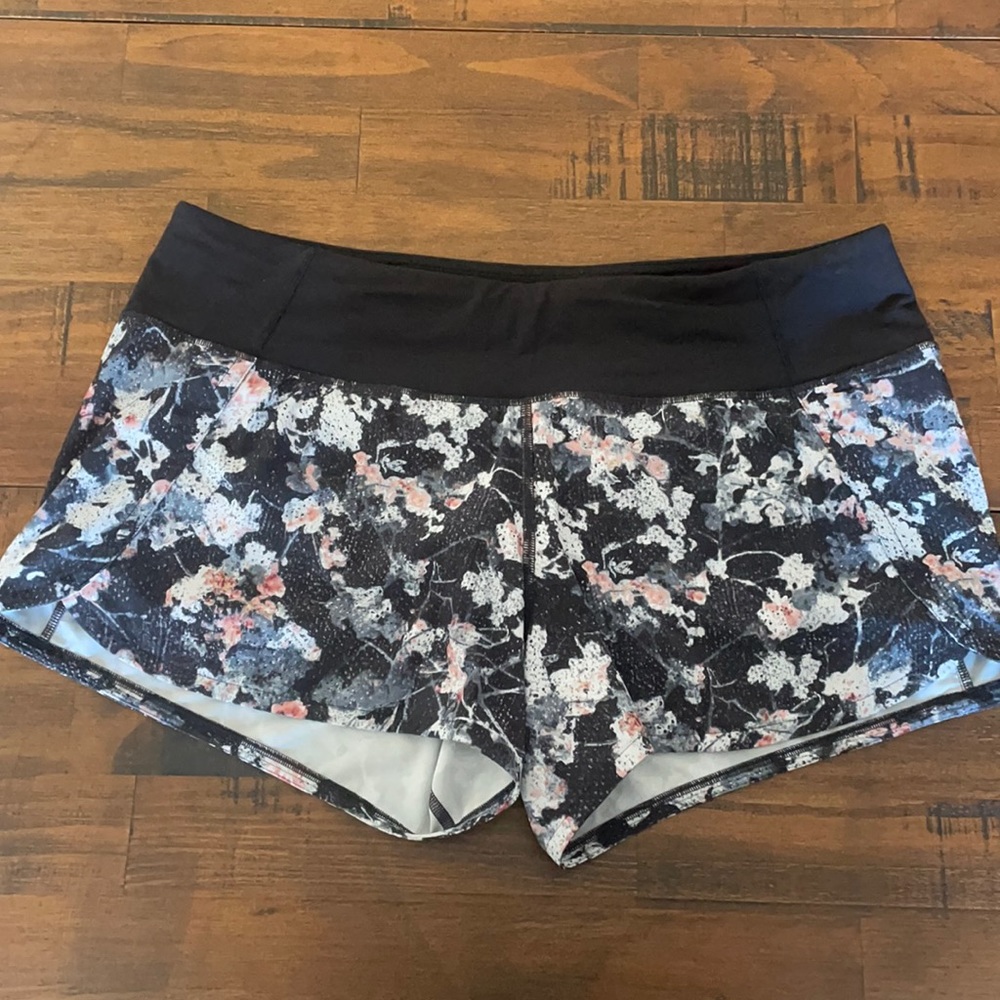 Lululemon Run Times Short 4” size 10  floral